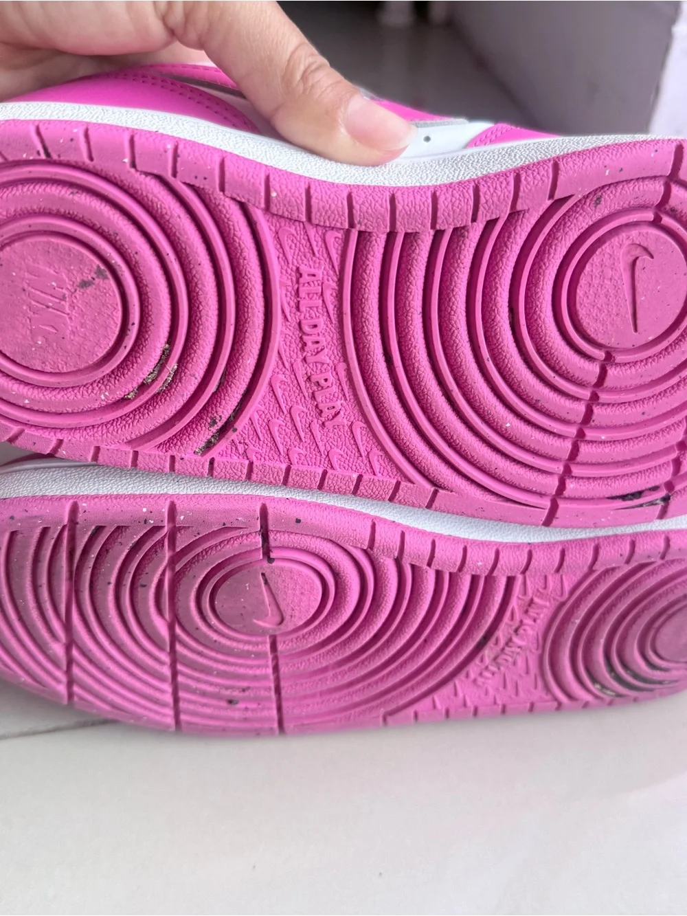 Nike Kids White and Pink Low-Top Sneakers